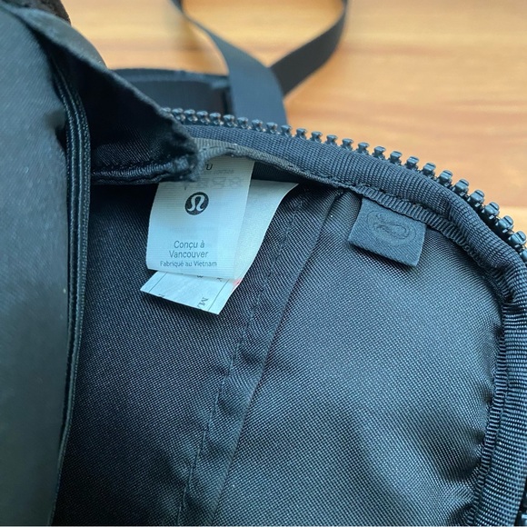 LULULEMON Athletica Black Easy Access Crossbody Bag - Picture 14 of 16